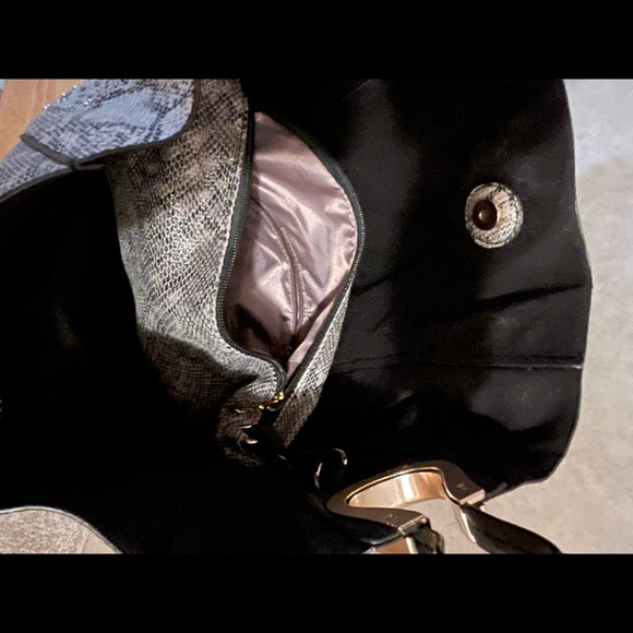 Leather Hobo snake grey and black shoulder bag with detachable cross body purse. - Picture 7 of 8